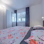 Georgine By Interhome *
