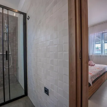 Georgine By Interhome * Pula