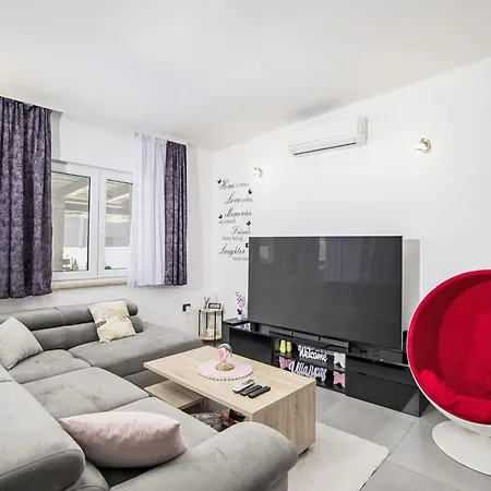 Holiday home Georgine By Interhome Pula