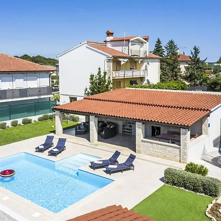 Georgine By Interhome * Pula