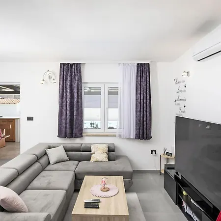 Georgine By Interhome
