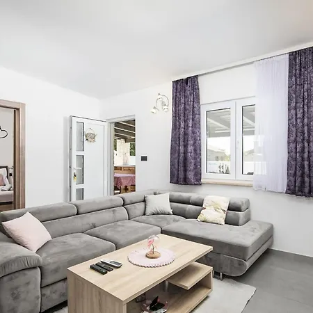 Georgine By Interhome