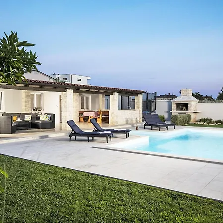 Georgine By Interhome