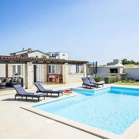 Georgine By Interhome *