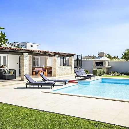 Georgine By Interhome