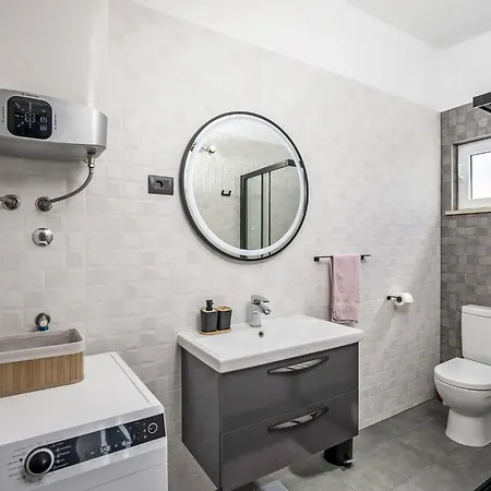Georgine By Interhome * Pula