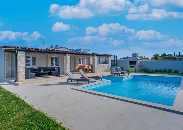 Georgine By Interhome * Pula