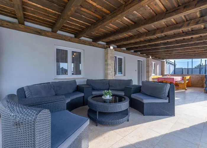 Georgine By Interhome Pula