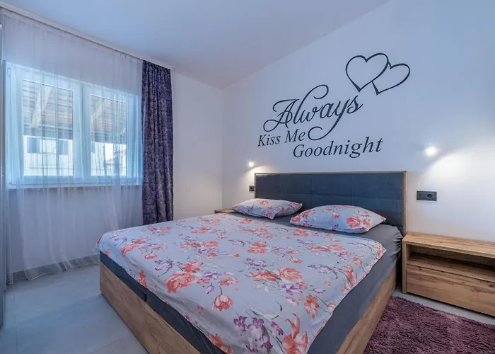 Georgine By Interhome * Pula