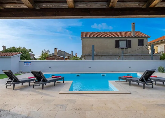 Georgine By Interhome * Pula